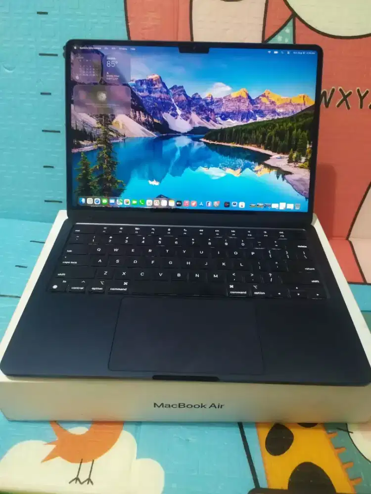 Dijual Macbook Air M2 Liquid Retina 13in 2022 (Garansi ON) 16/256