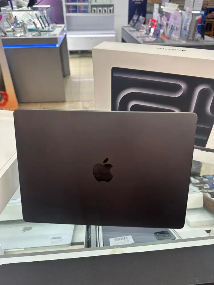 Macbook Pro M4 14inch 16/512GB Black Garansi iBox 29/08/27 BH 99%