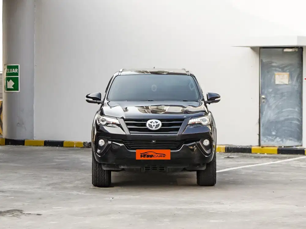 Toyota Fortuner VRZ 2.4 AT 2016 Hitam