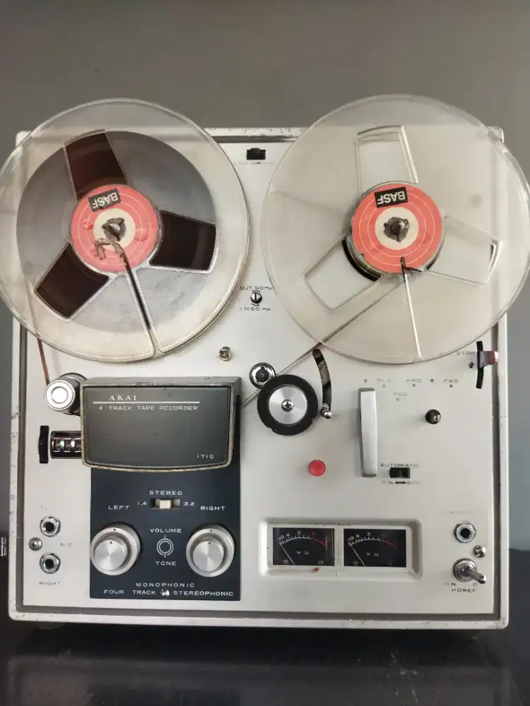 Akai 1710 reel to reel tape player tabung tube reel tape player
