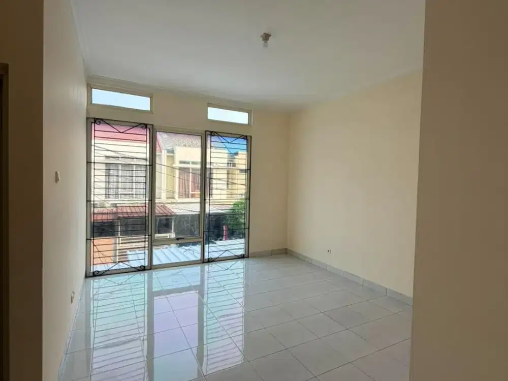 Rumah Siap Huni di Taman Semanan Indah