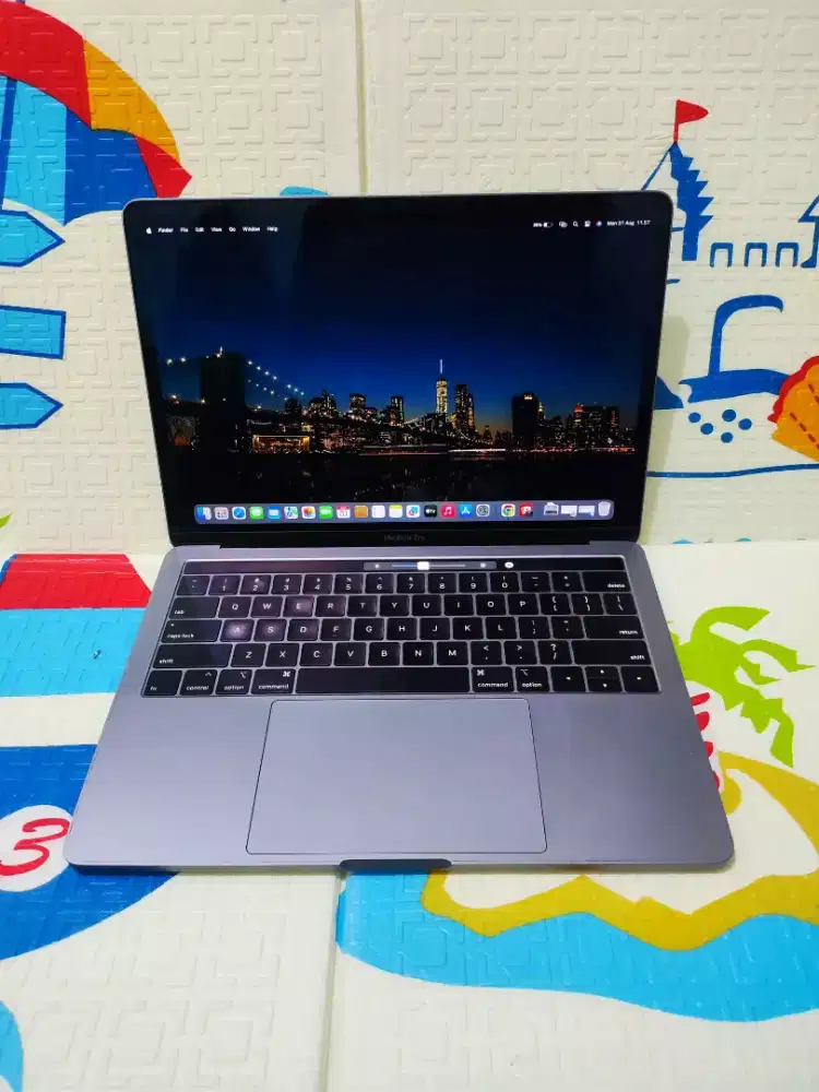 Dijual Macbook Pro Retina 13in 2018 TouchBar core i5 ram 8/256gb