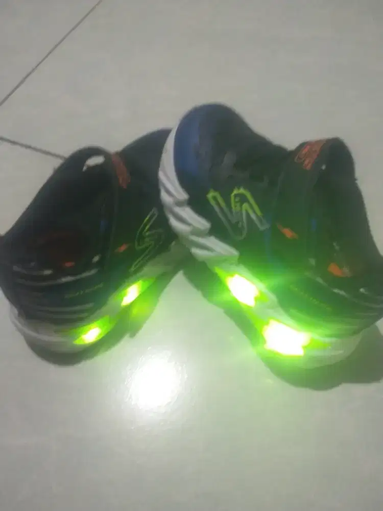 Sepatu Skechers original lights size 23