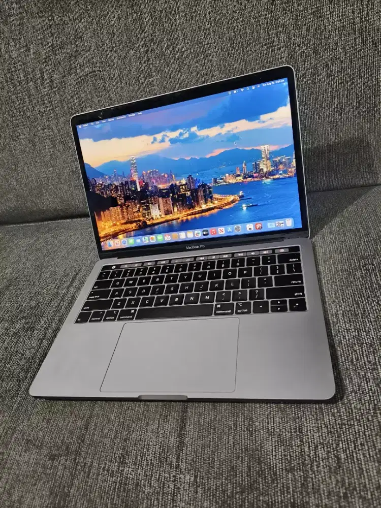 Dijual Macbook Pro Retina 13in 2019 TouchBar core i7 ram 16/256