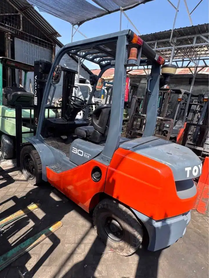 Forklift Bekas Toyota 8FD30 3 Ton Siap Pakai Tahun Muda