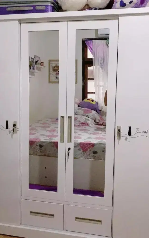 Lemari pakaian bahan plat besi pintu4