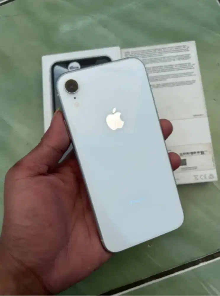Iphone XR putih 256 gb , inter+box