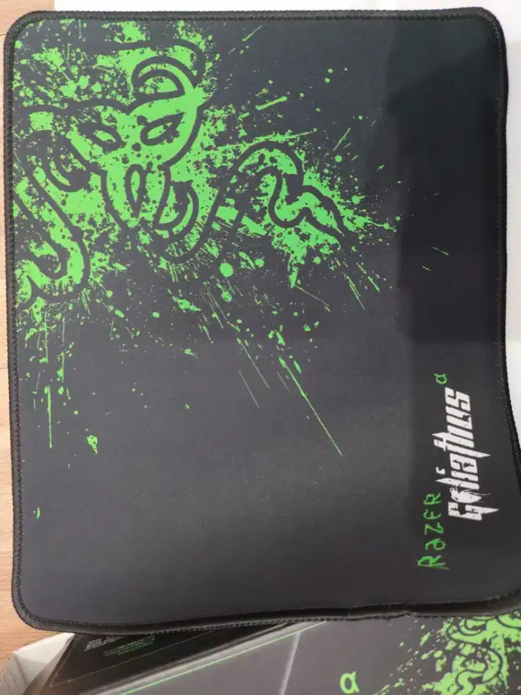 Tatakan mouse merek Razer Baru