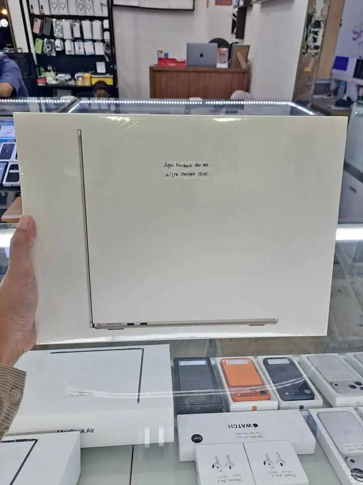 Macbook Air M5 13 Inch 16/1TB Starlight New Segel Garansi IBOX