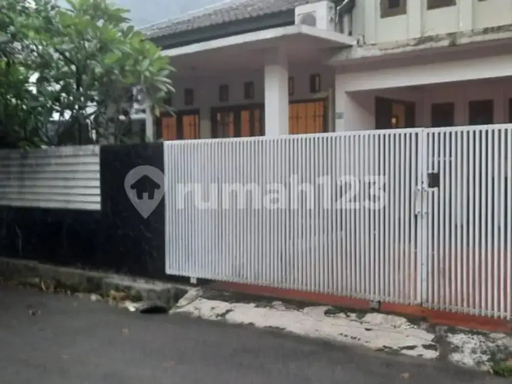 Rumah Besar Siap Huni di Pondok Bambu Jakarta Timur