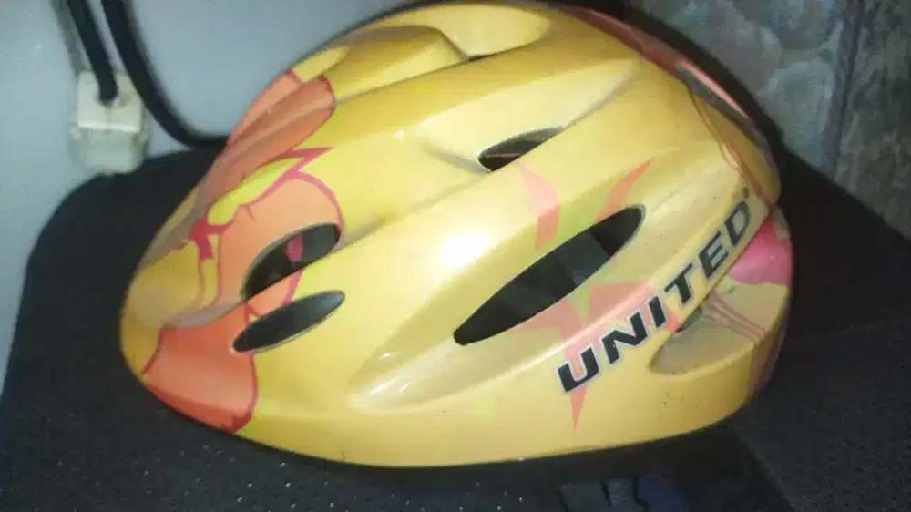 helm sepeda united