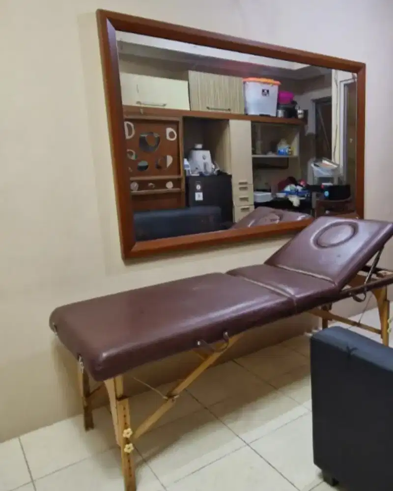 Dijual aja Bed buat salon.kondisi 98% msh bagus( msh ada sarungnya)