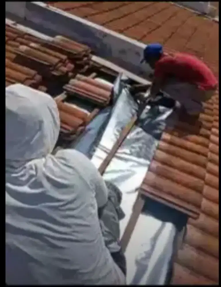Kami kontruksi perbaikan atap bocor dan renovasi rumah dll