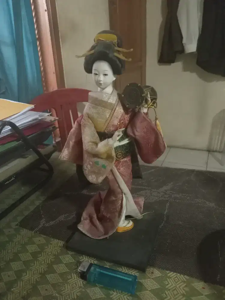 Miniatur patung geisha