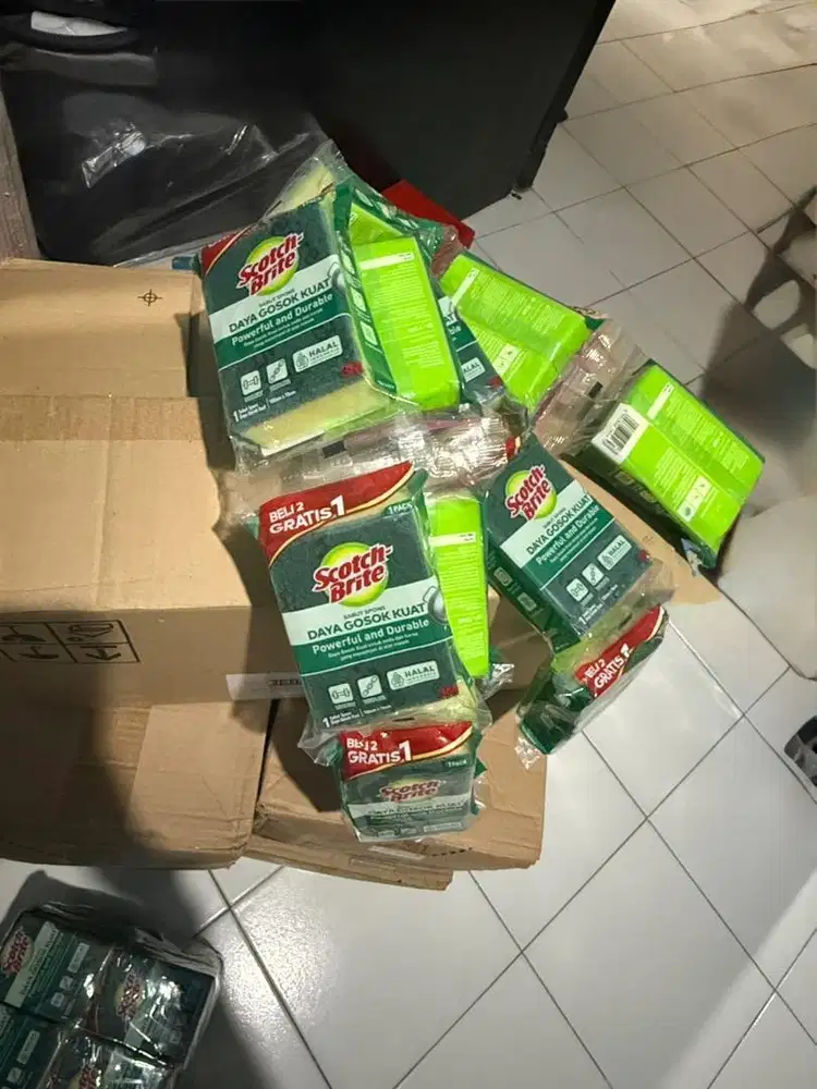 Di jual Spon Cuci Piring Merek Scotch Brite Beli 2 pcs gratis 1 pcs