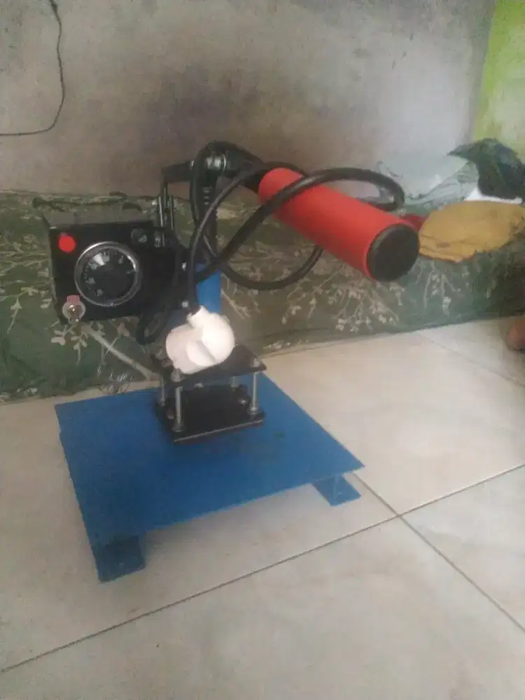 Mesin press emboss