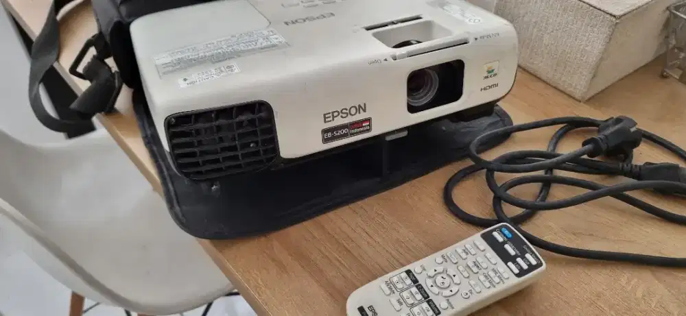 Proyektor infokus epson