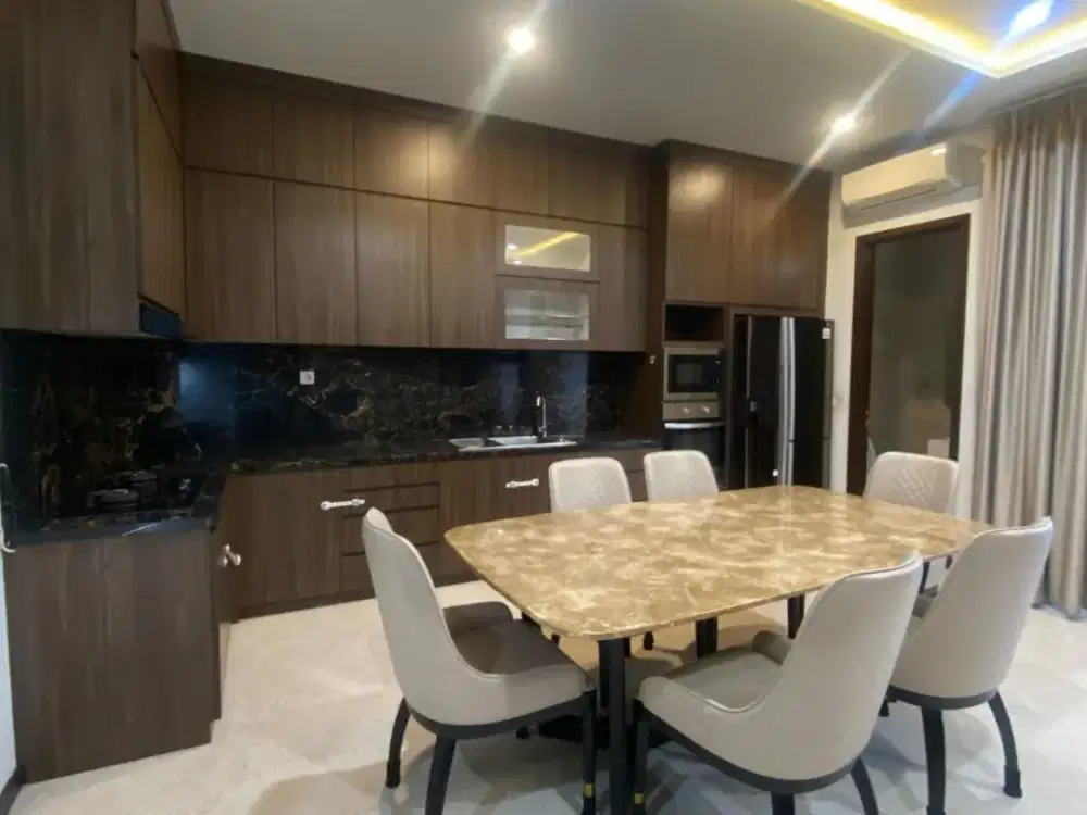 Jarang Ada Disewakan Rumah Mewah Full Furnish Ada Lift Dekat Kawasan  Bisnis dan Pendidikan di The Zora BSD City