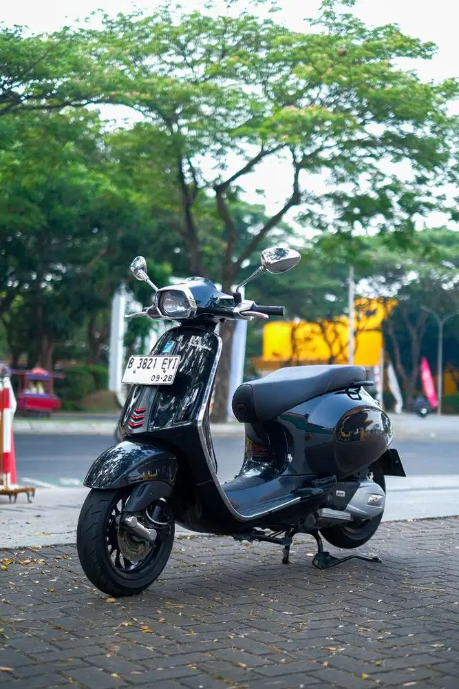 Vespa Sprint Carbon Limited Edition