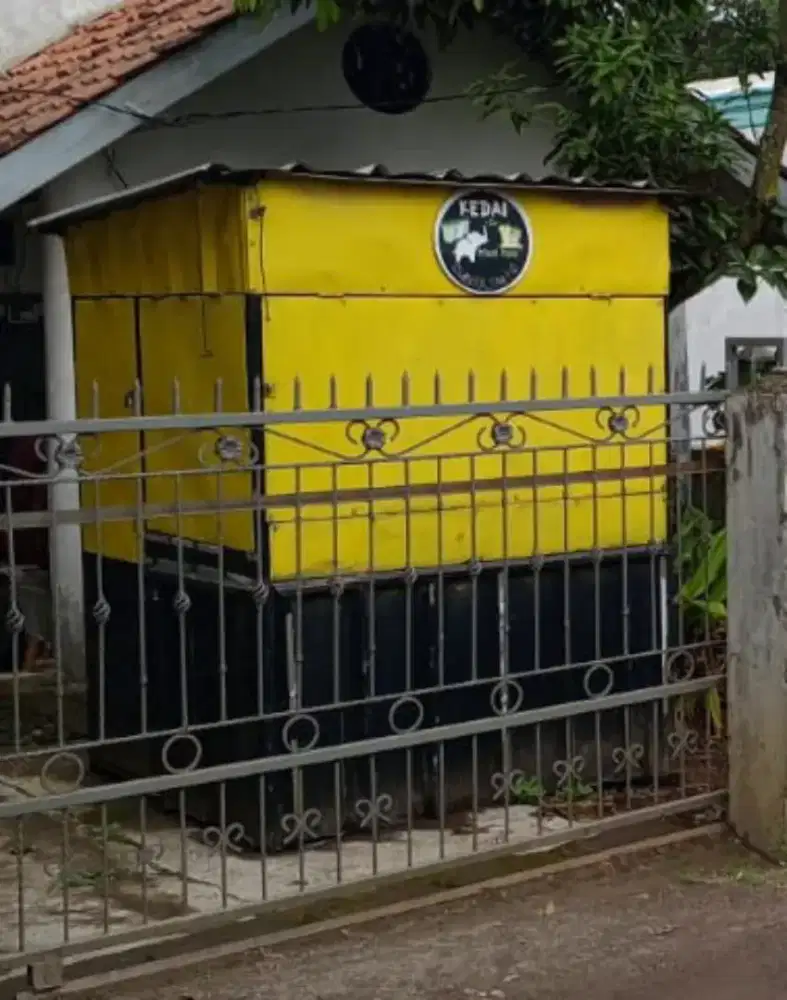 Booth bekas dagang