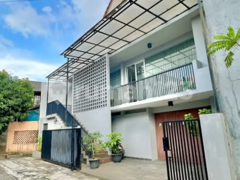 Dijual Rumah 3 Lantai Siap Huni di Taman Meruya Jakarta Barat