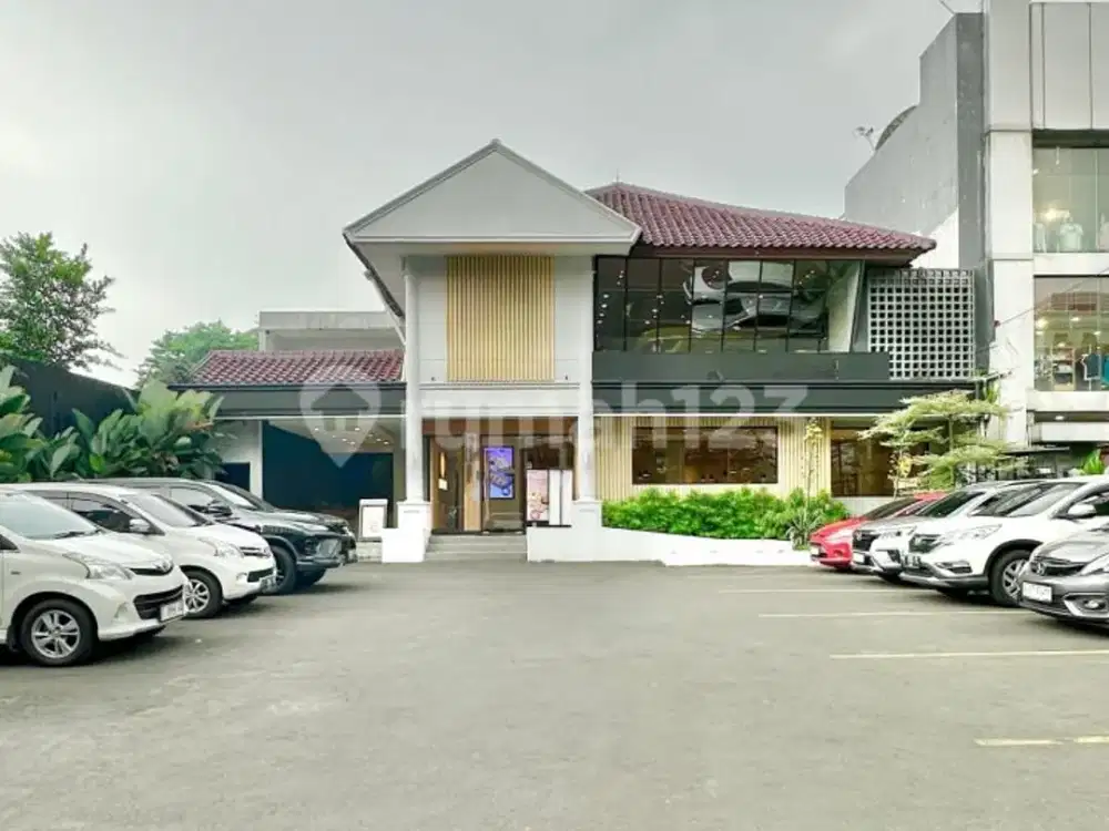 Bangunan Usaha Dua Lantai di Jalan Teramai di Tengah Kota Bogor dengan Parkiran Luas