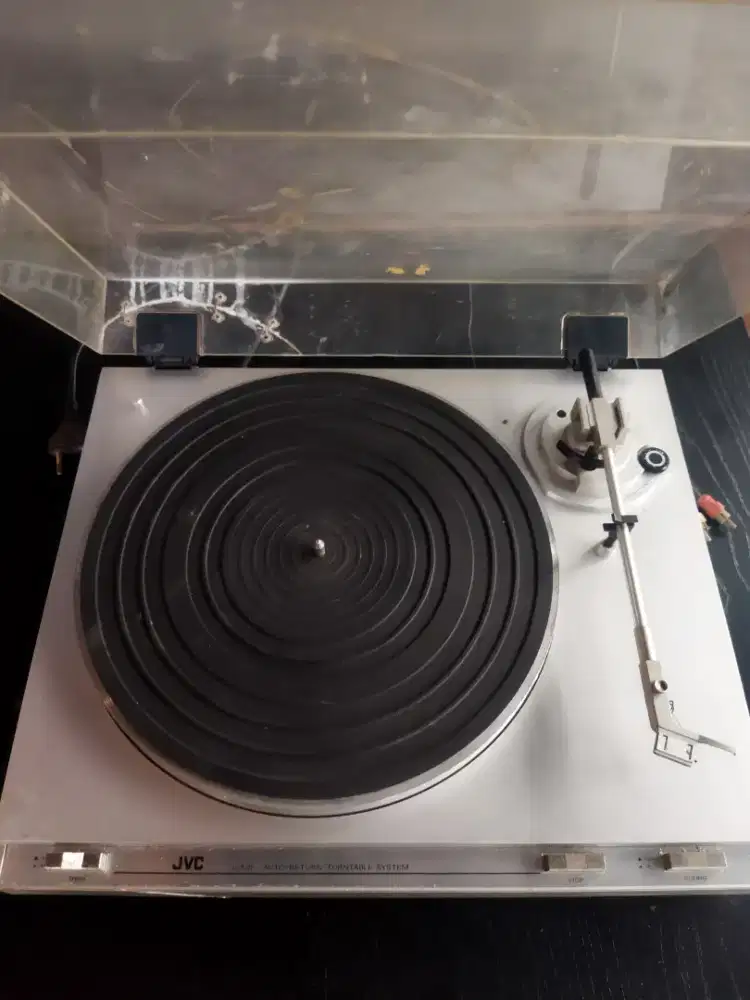 Turntable JVC L-A21 mantap!