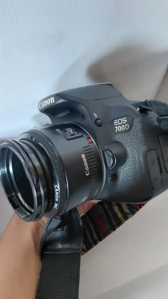 Canon EOS 700D fullset + 2 Lensa (kit & fix 50 mm)
