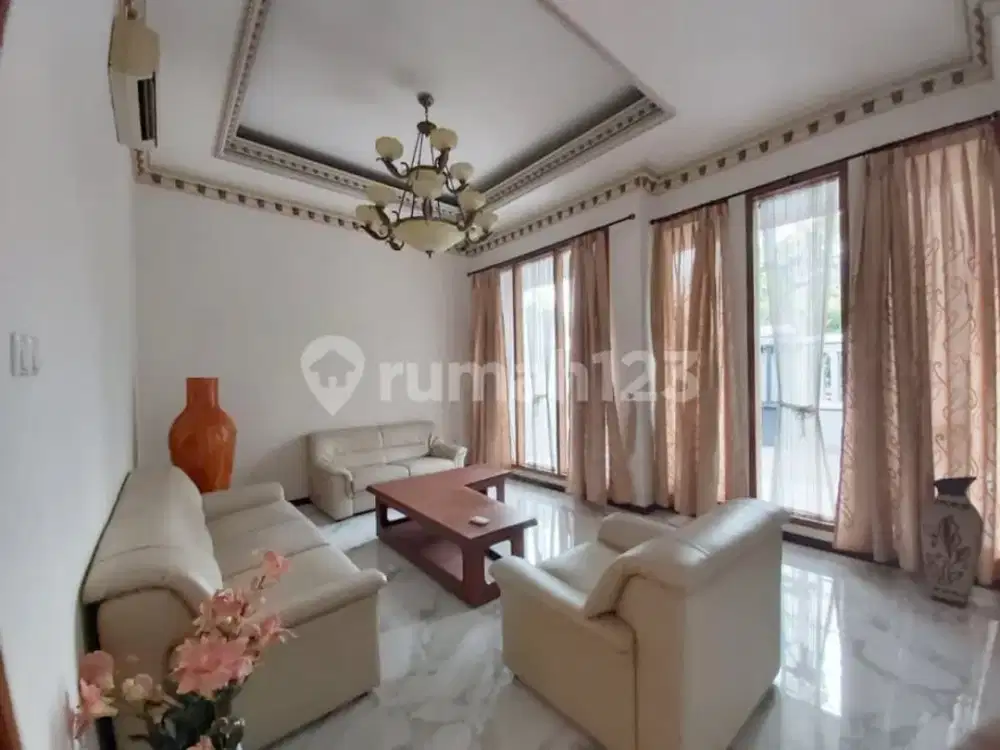 Rumah Mewah Modern Klasik Furnished Laweyan Solo
