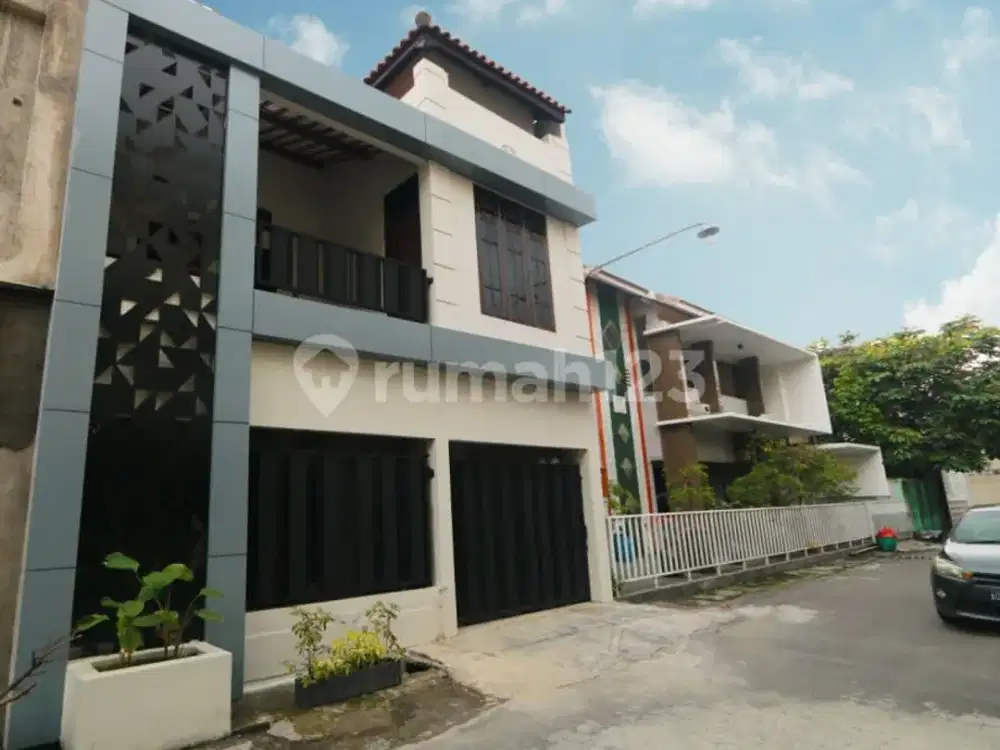 Rumah 2 Lantai Dekat Ums dan Mikael Karangasem Solo