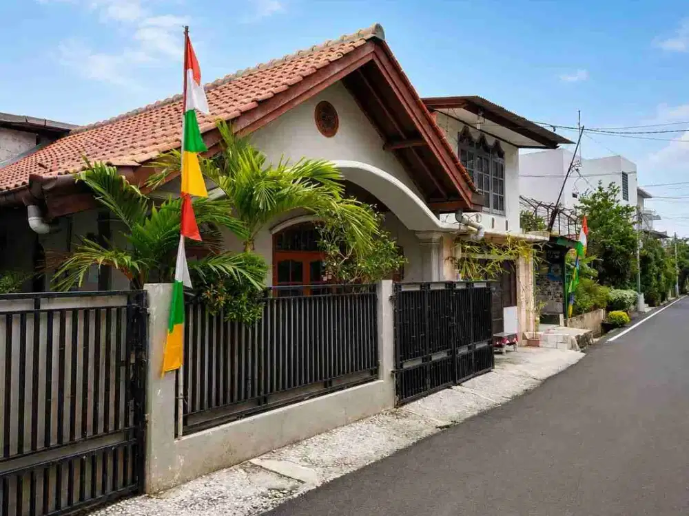 DIJUAL – Rumah 2 Lantai 7 KT + Kost & Warung Dekat UNJ