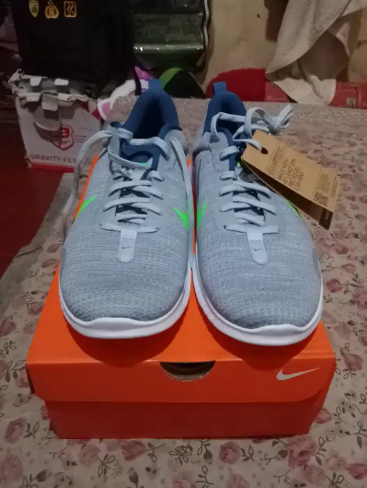 Assalamualaikum numpang buka lapak dijual ajh sepatu merk Nike
