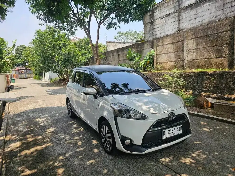 Jual Toyota Sienta V 2018 Matic Putih – Cat Original