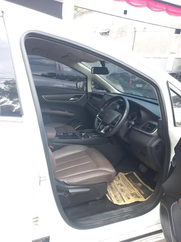 Mobil BYD standard M6 AT