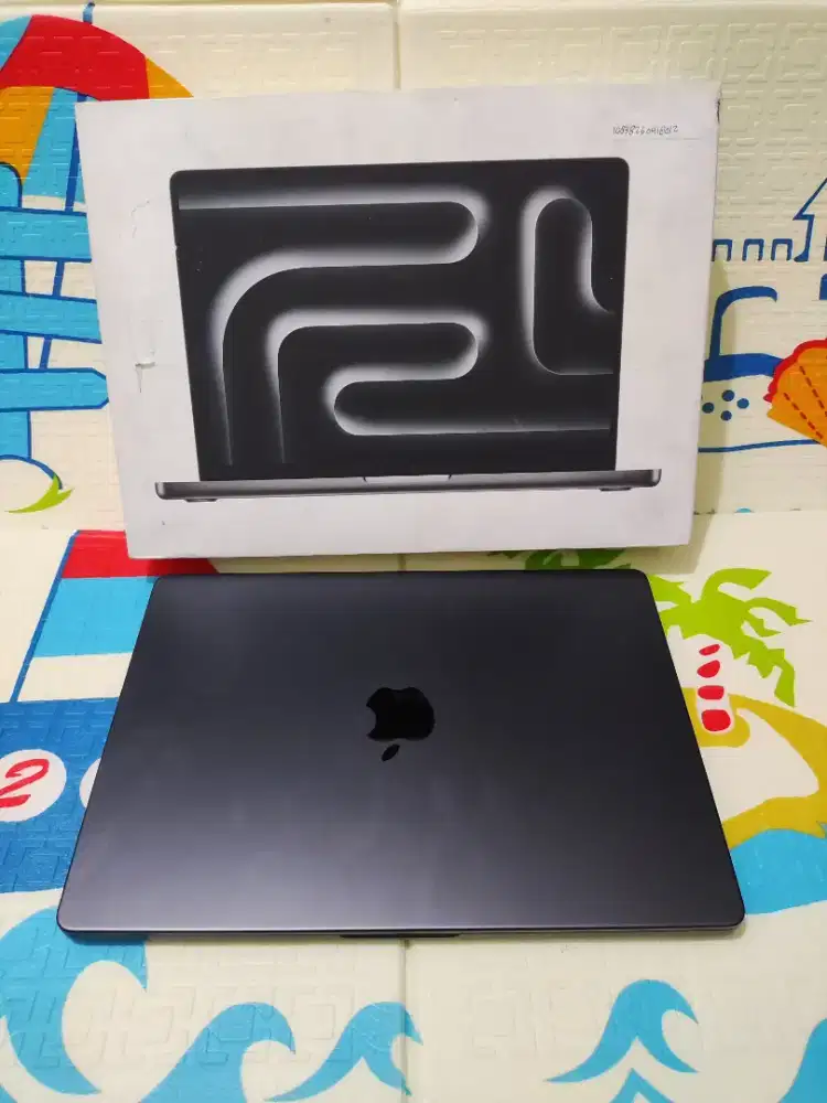 Dijual Murah MacBook Pro m3 Pro Liquid retina XDR 2023 fullset ibox