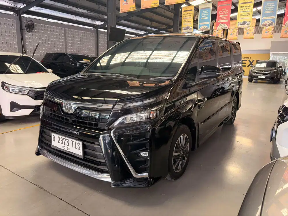 Toyota Voxy 2.0 AT 2020