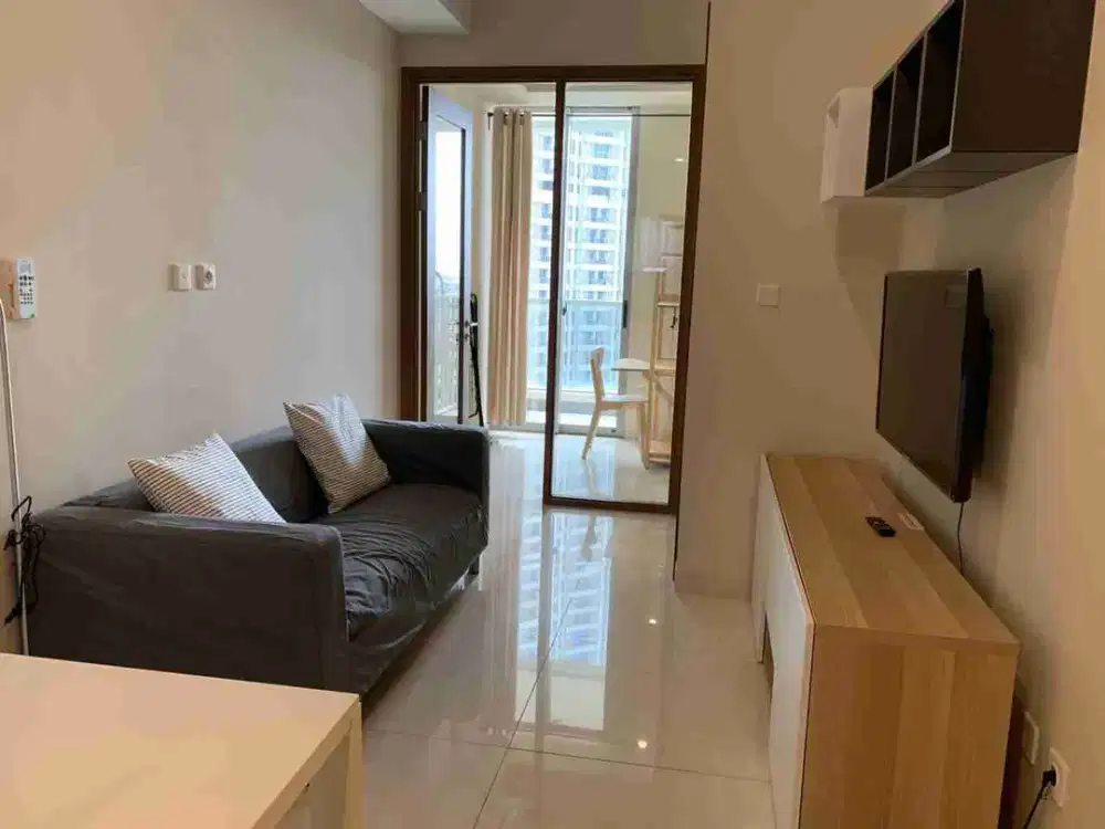 Sewa Unit Apartemen Taman Anggrek Tipe Kondominium 1BR Kondisi Furnished dan Middle Floor