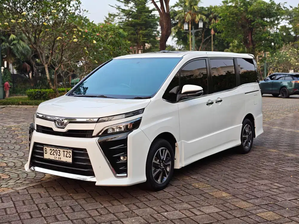 (Pajak Panjang 1thn) Toyota Voxy 2.0 AT 2018