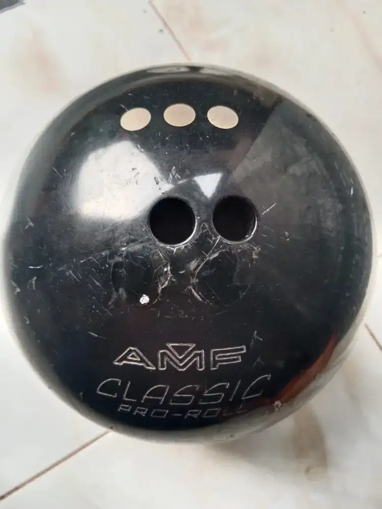 Vintage AMF Classic Pro-Roll (1) & Ebonite Maxim Bowling