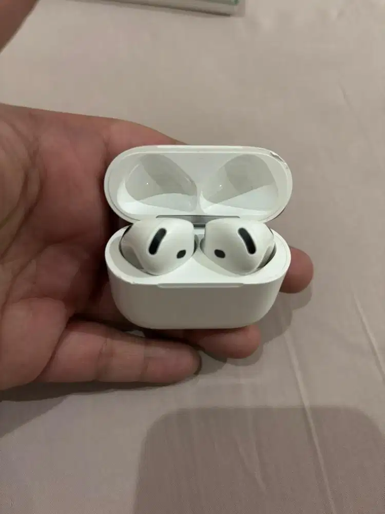 Apple Airpods 4th Gen with ANC