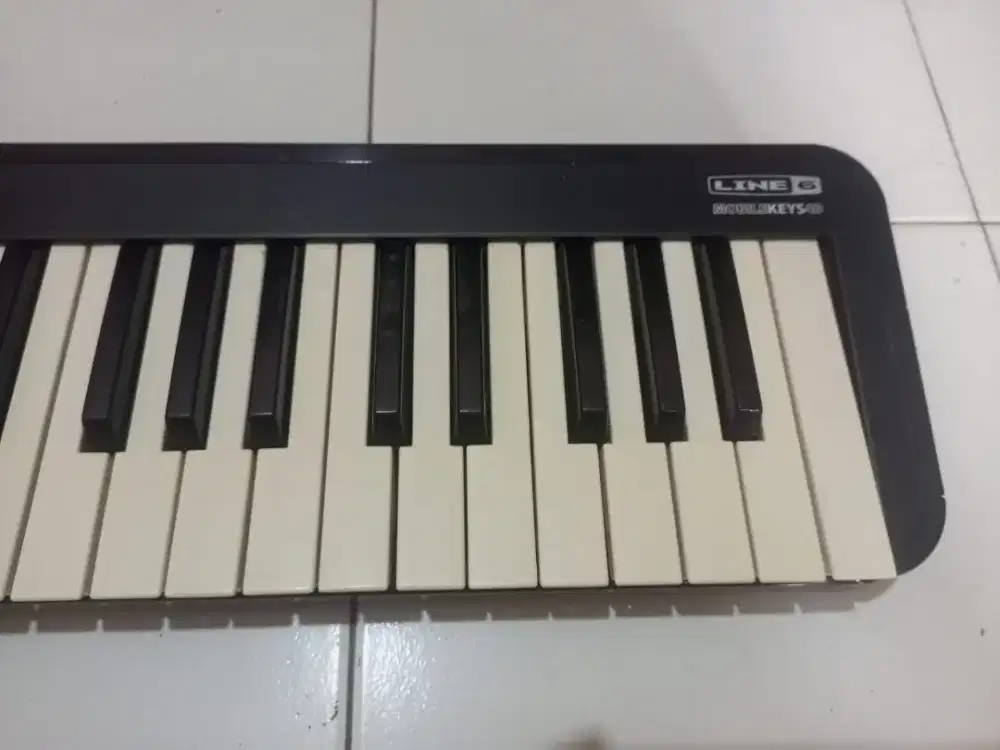 Line-6 MIDI controller 49 keys
