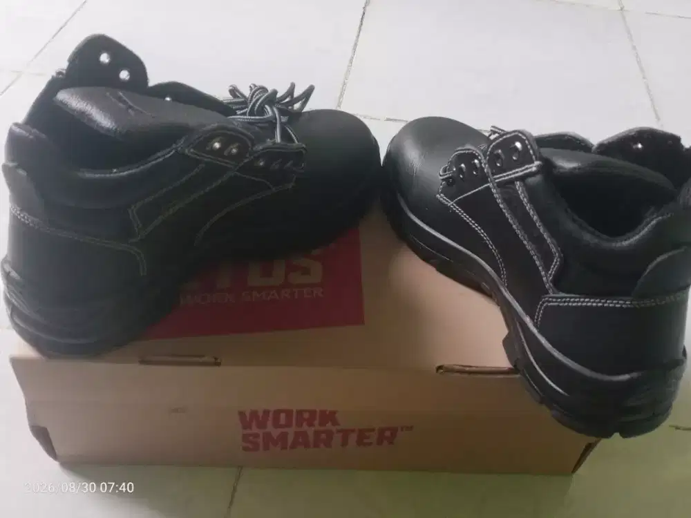 Sepatu safety merk AETOS
