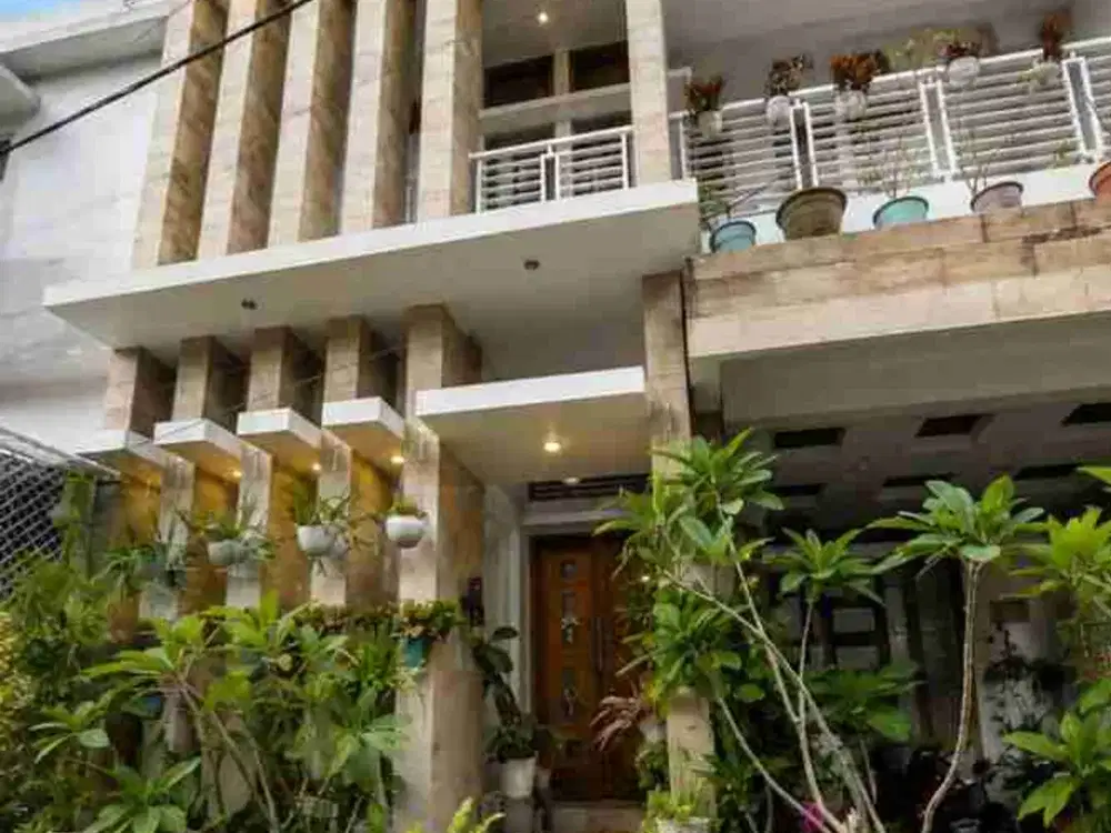 DIJUAL – Rumah 3 Lantai + Rooftop 5 KT Bebas Banjir