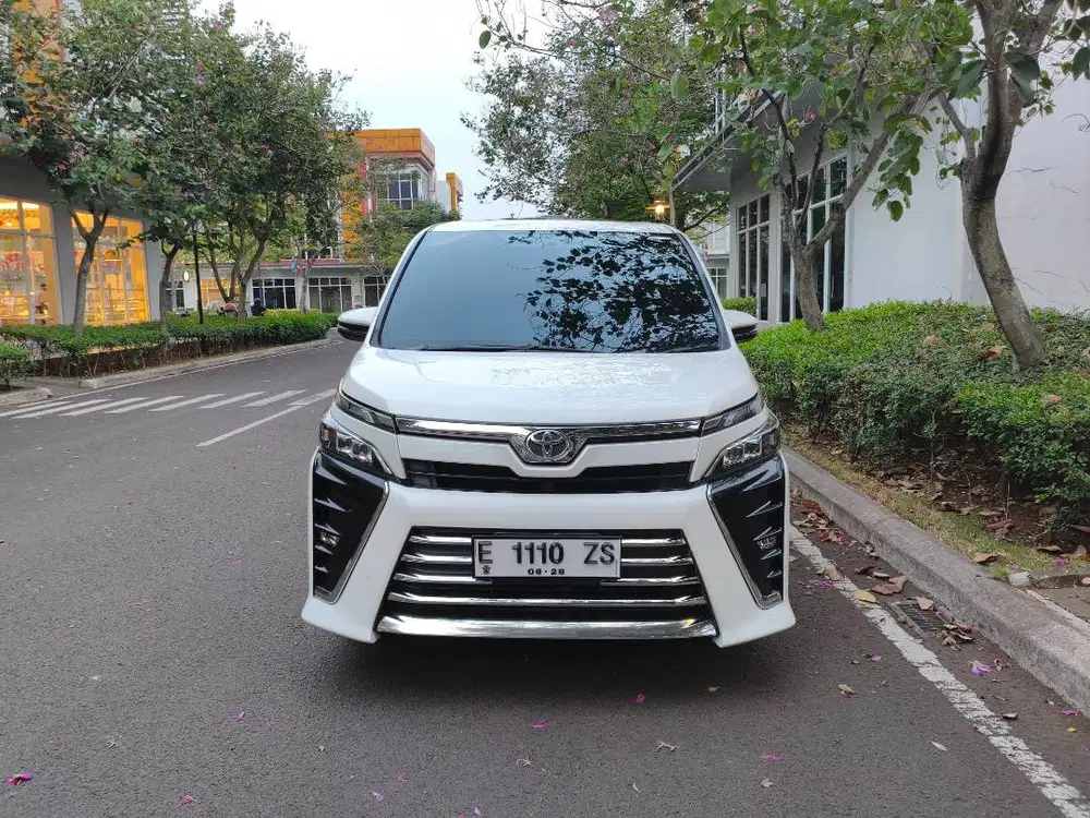 Toyota voxy 2.0 matic 2017 putih