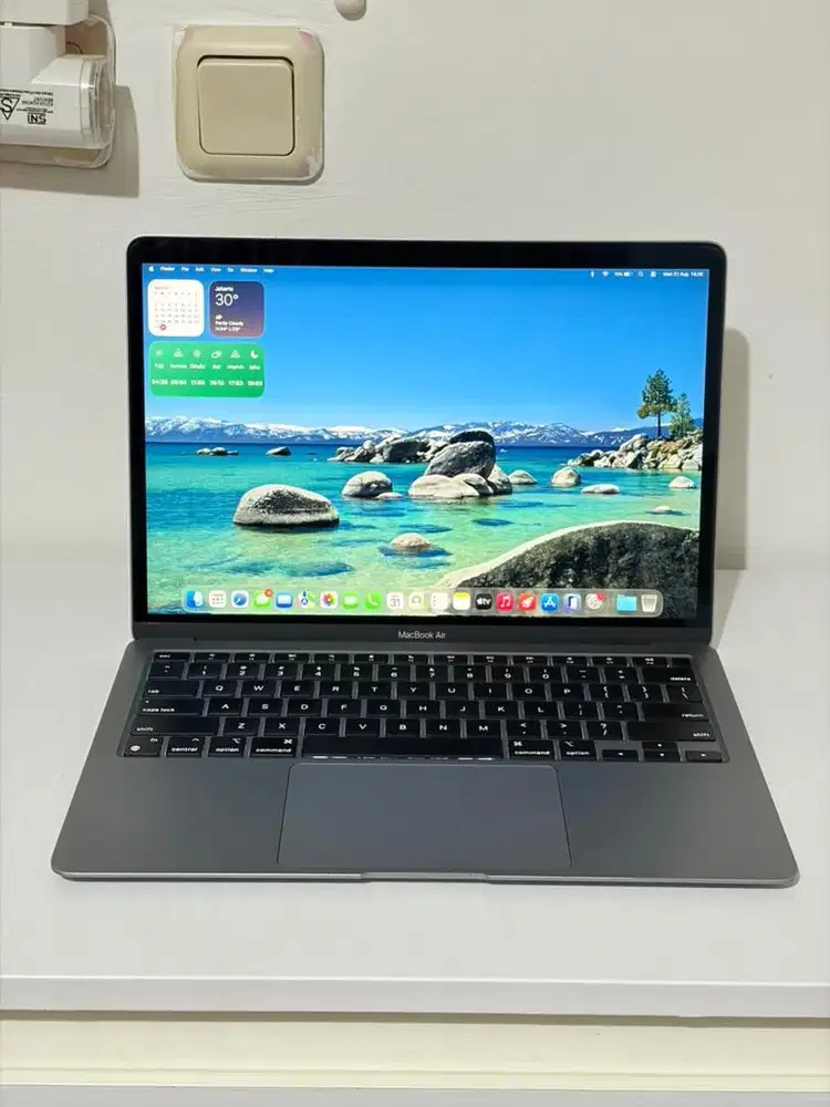 Macbook Air M1 2020 8/256 GB ex iBox