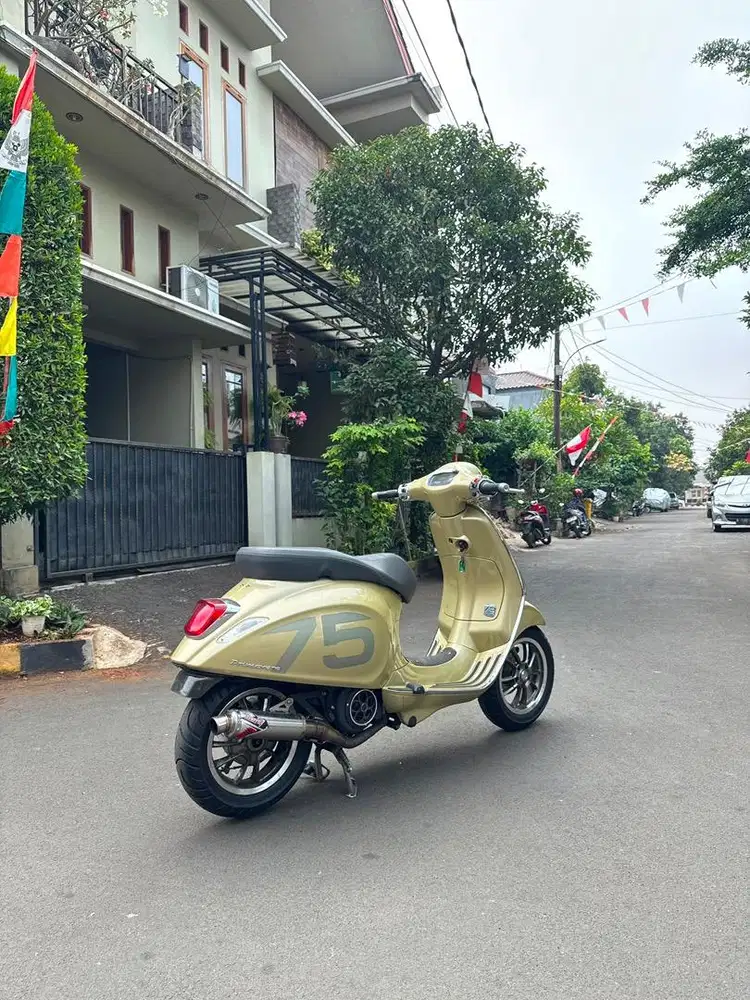 vespa primavera 75thn anniversry