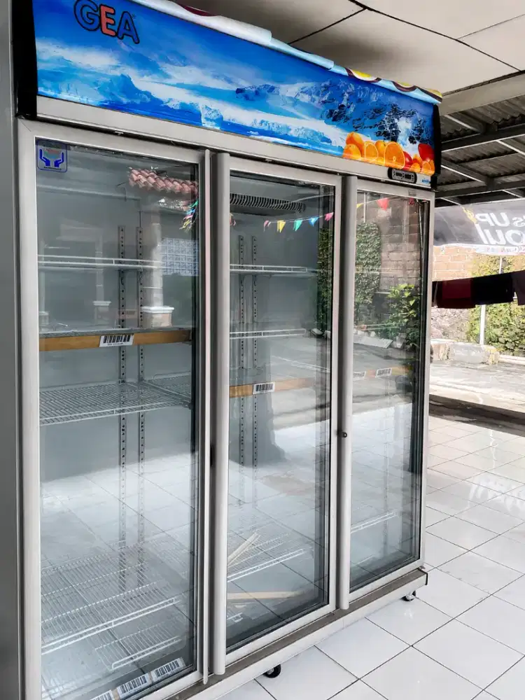 Showcase chiller 3 pintu