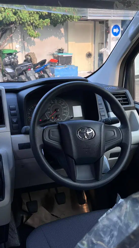 TOYOTA HIACE PREMIO 2.8 MT