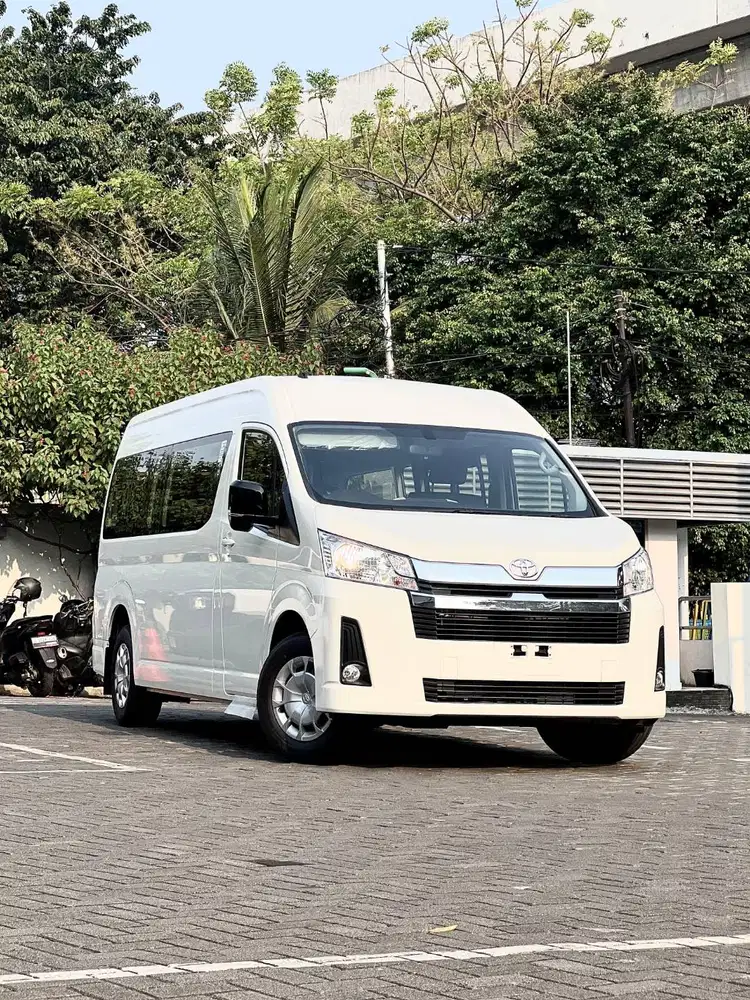 TOYOTA HIACE PREMIO 2.8 MT