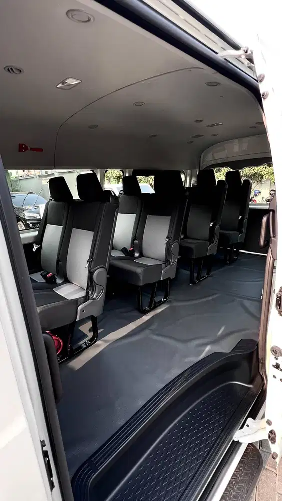TOYOTA HIACE PREMIO 2.8 MT